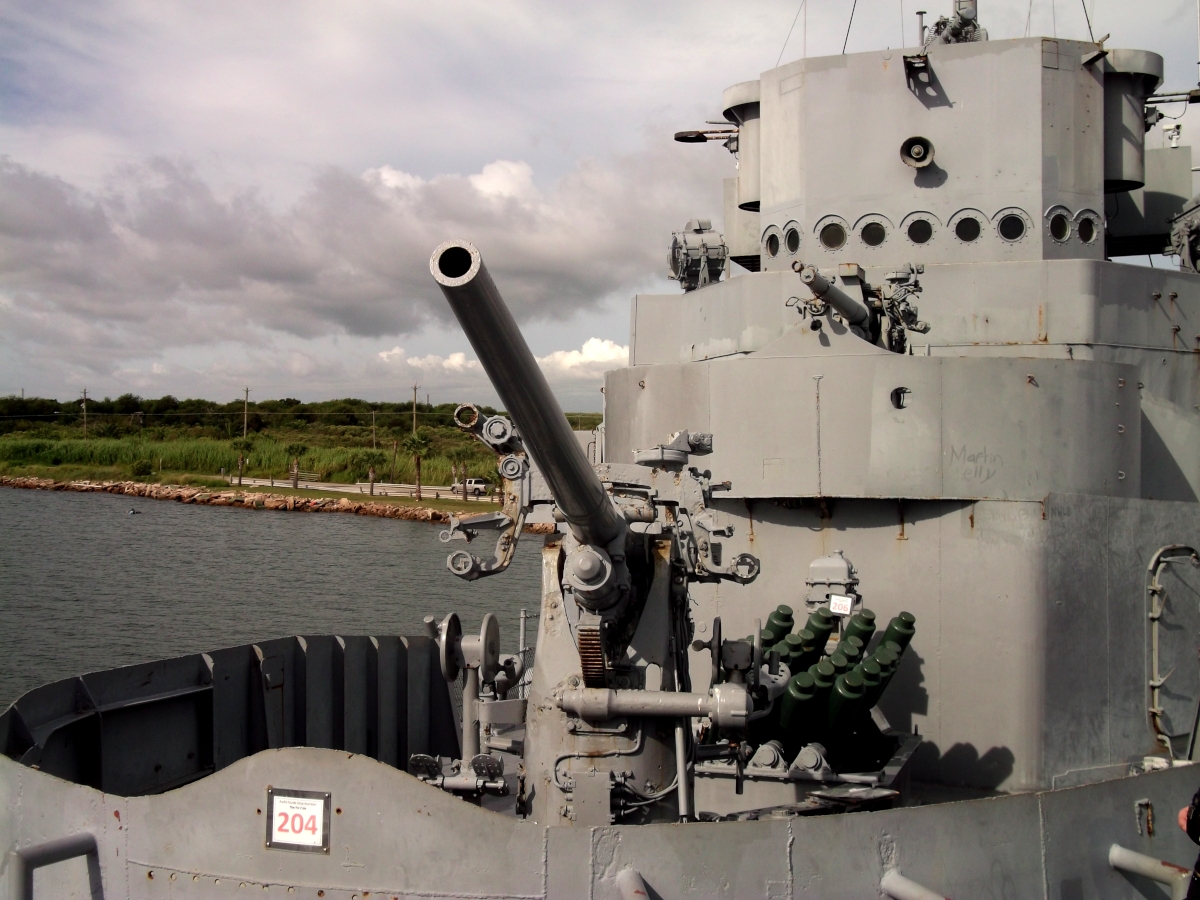 Stewart's forward 3-inch guns